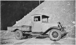Hemnes første lastebil, 1930-modell Chevrolet.