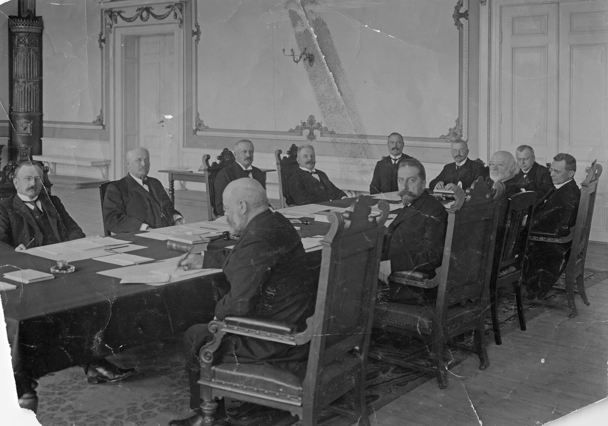 Förhandlingskommissionen i Karlstad, då Norge skildes från Sverige 1905 (originalfoto).