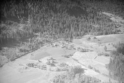 Ukjente småbruk, trolig Østre Gausdal, åkrer, slåttemark, he