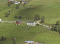 Rønningen, småbruk, kjøkkenhage, nybygd hus nederst, litt av