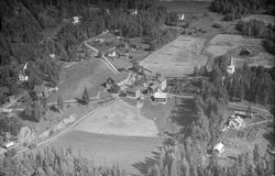 Ukjent gård, Øyer, 1953, bolighus, småbruk, kirke, jordbruk,