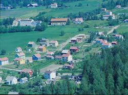 Flyfoto, Lillehammer, Søre Ål. Hagehaugvegen går oppover mid