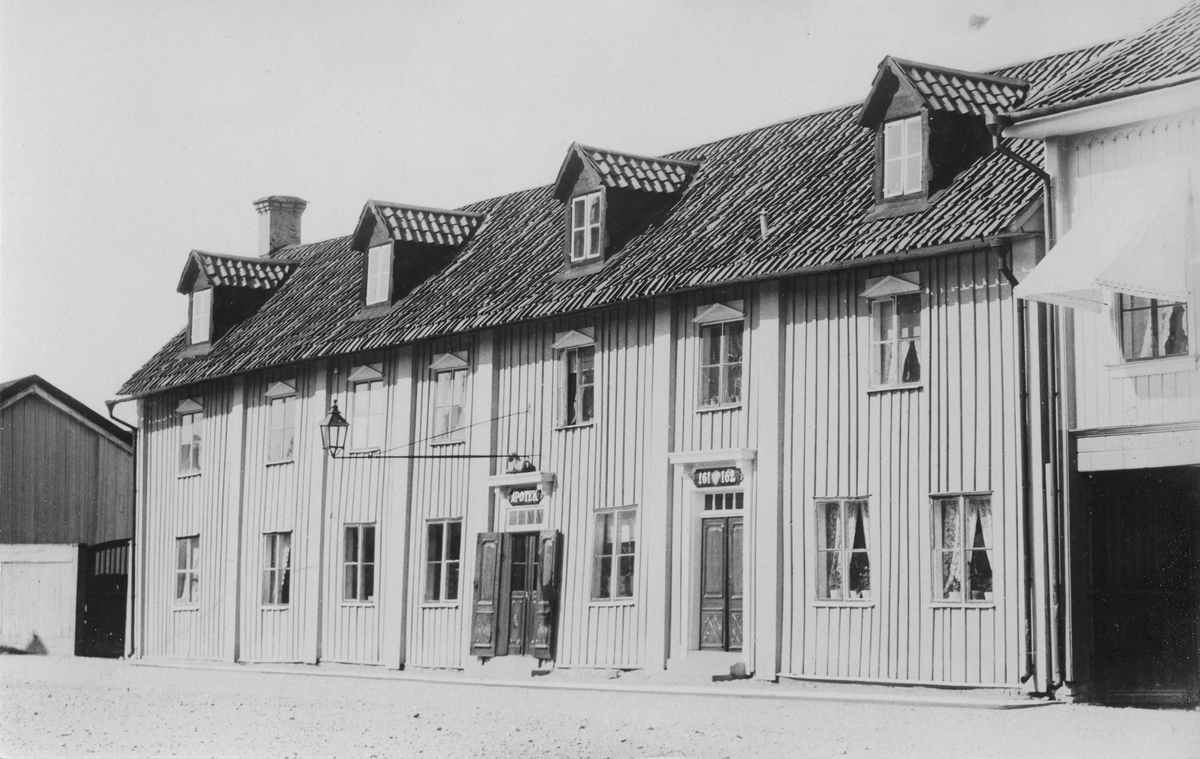 Apoteket i Köping före branden år 1889. Givare Kjellström.