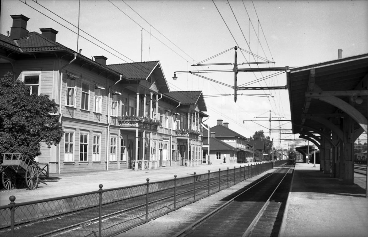 Järnvägsstation och perrong i Bollnäs.