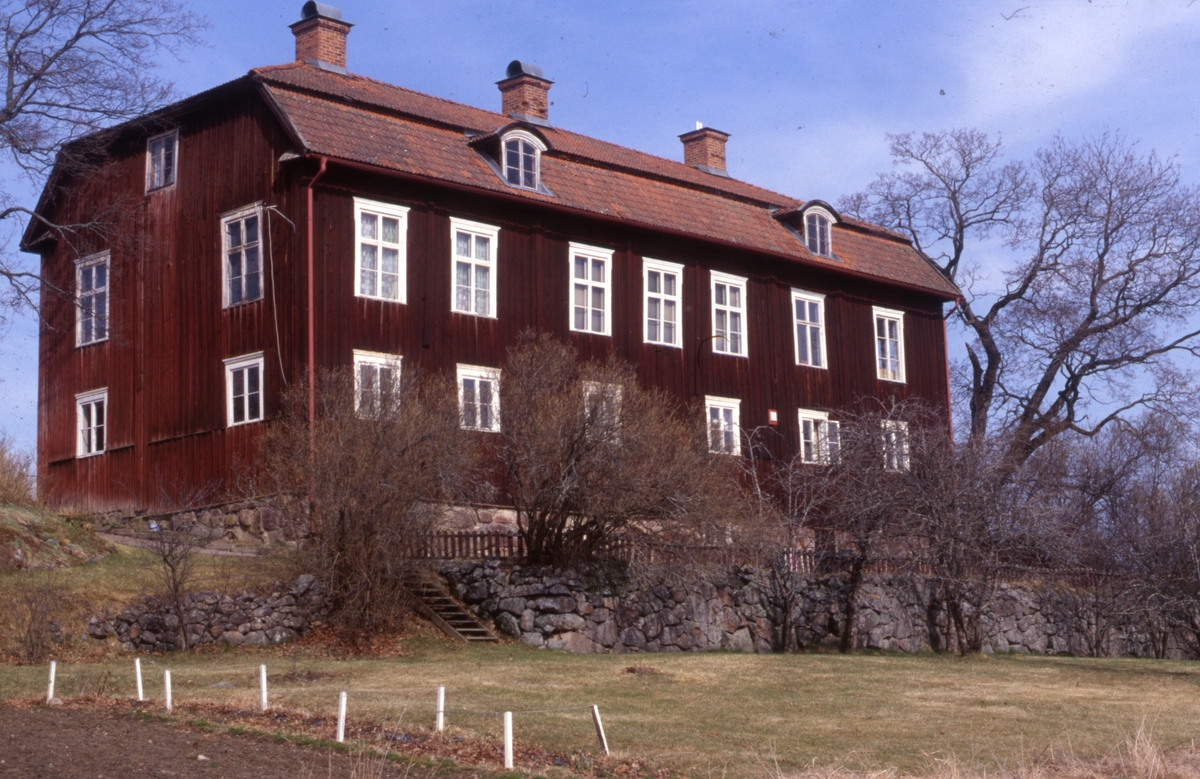 Renshammar blev byggnadsminne 1989. Skyddsföreskrifterna gäller för huvudbyggnad, flyglar och källarbyggnad. Sedan 1987 ägs Renshammars gård av Bollnäs hembygdsförening.

