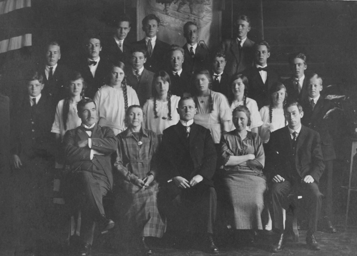 Elever og lærere på Røros Middelskole, 1923