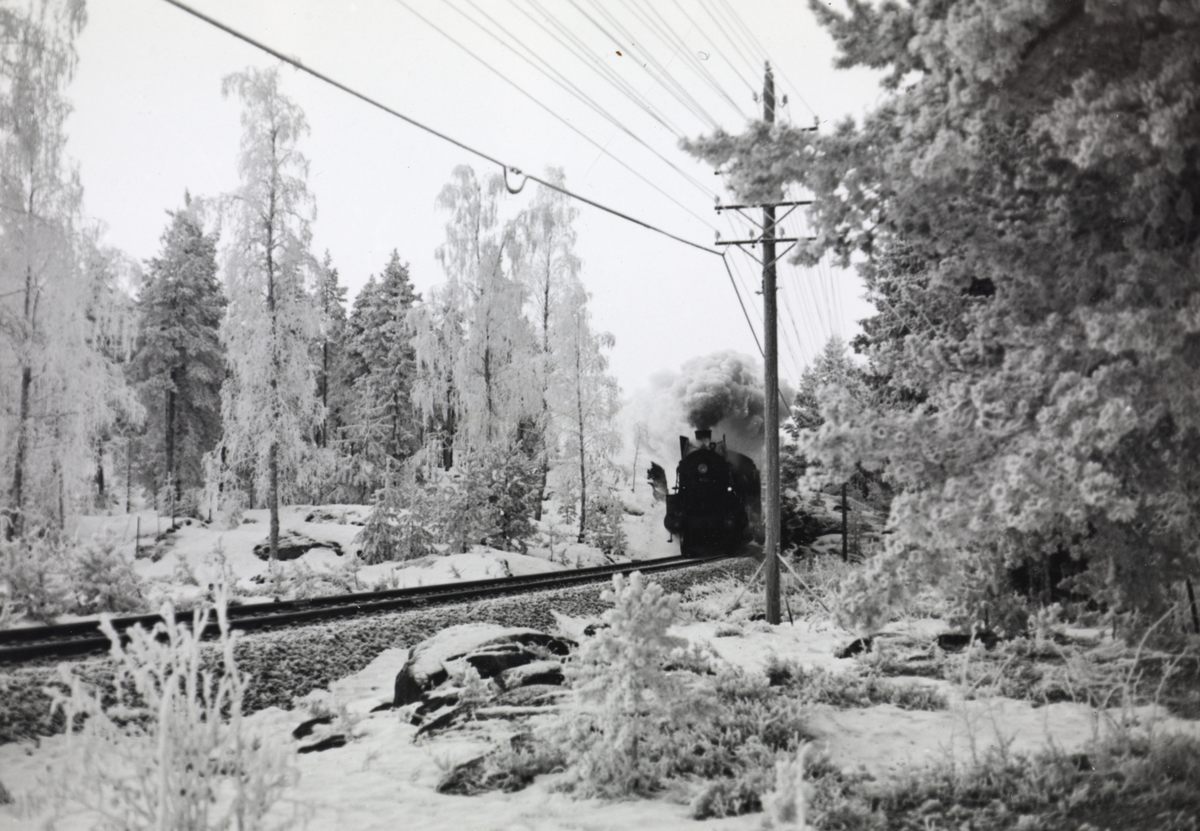 Damplokomotiv type 26c nr. 433 med godstog på Solørbanen.