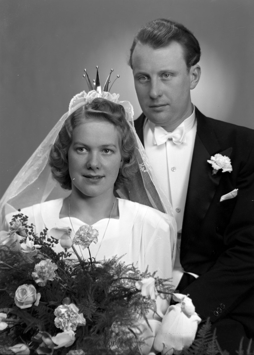 Brudpar Harry Karlsten, Jarlavägen 31, Gävle. 15 december 1945.