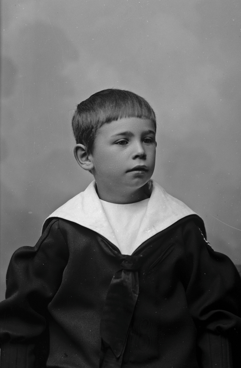 Omar Hallström. Köping 1894.
Fotograf okänd.