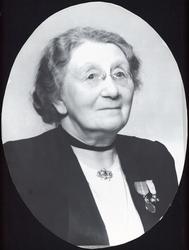 Portrett i kvartfigur av prostinne Aagot Smith.