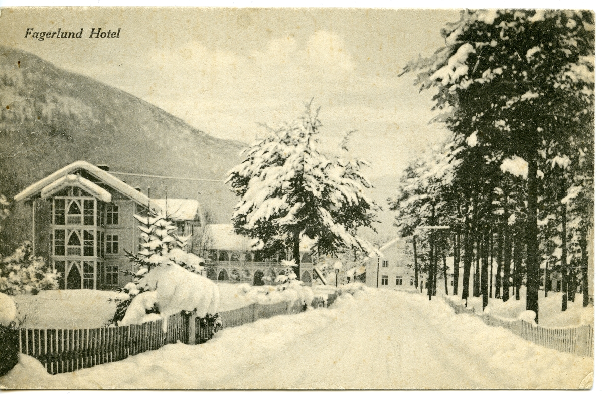 Postkort med motiv av Fagerlund hotell, Fagernes, Nord-Aurdal. Kortet er sendt 8/8-1916.