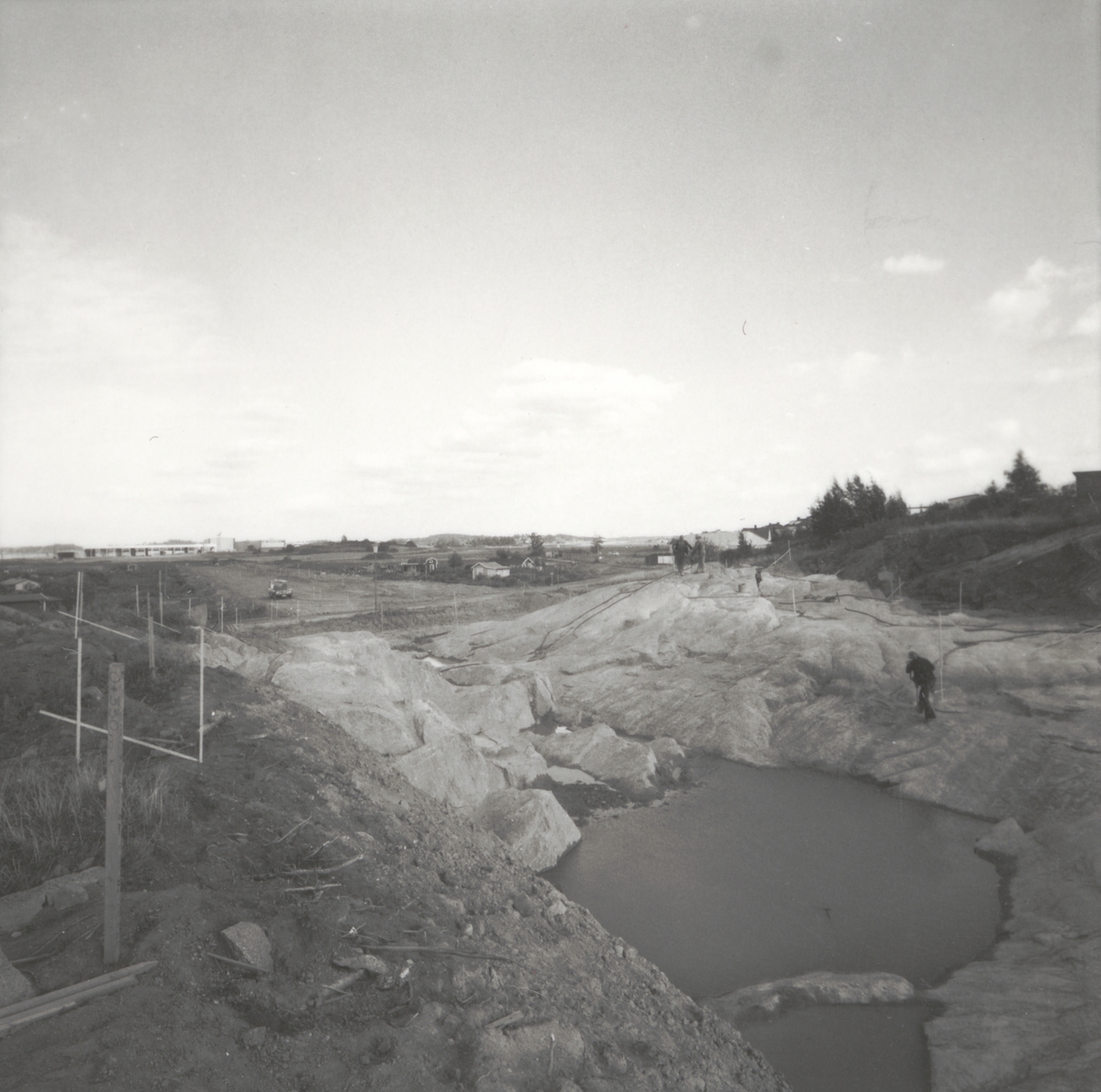 Orig. text: Nybyggnad av Hagalundsvägen 1971.

Sprängning.