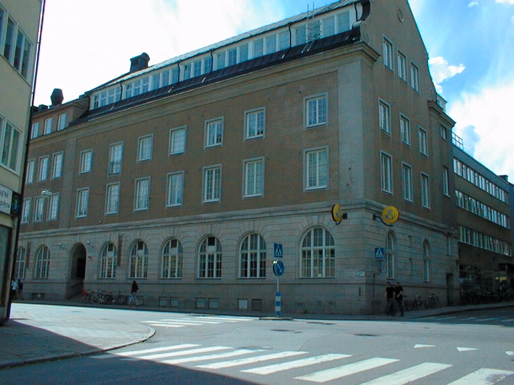 Post- och Telegrafhuset vid korsningen med S:t Larsgatan/Kungsgatan. Byggnaden stod klar 1919.