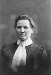 Atelierportrett av Oleanna Pedersen, ca.1895. Hun var født i