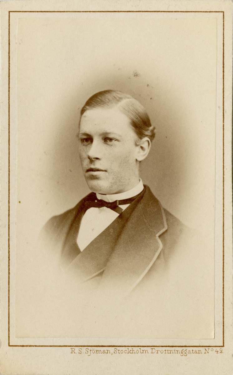 Porträtt av Nils Gustaf Stedt, löjtnant vid Fortifikationen.
Se även AMA.0008532.