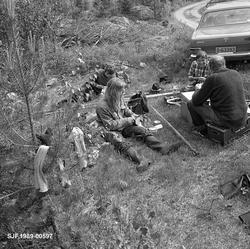 Tømmerfløtere som arbeidet ved elva Søndre Osa i Åmot våren 