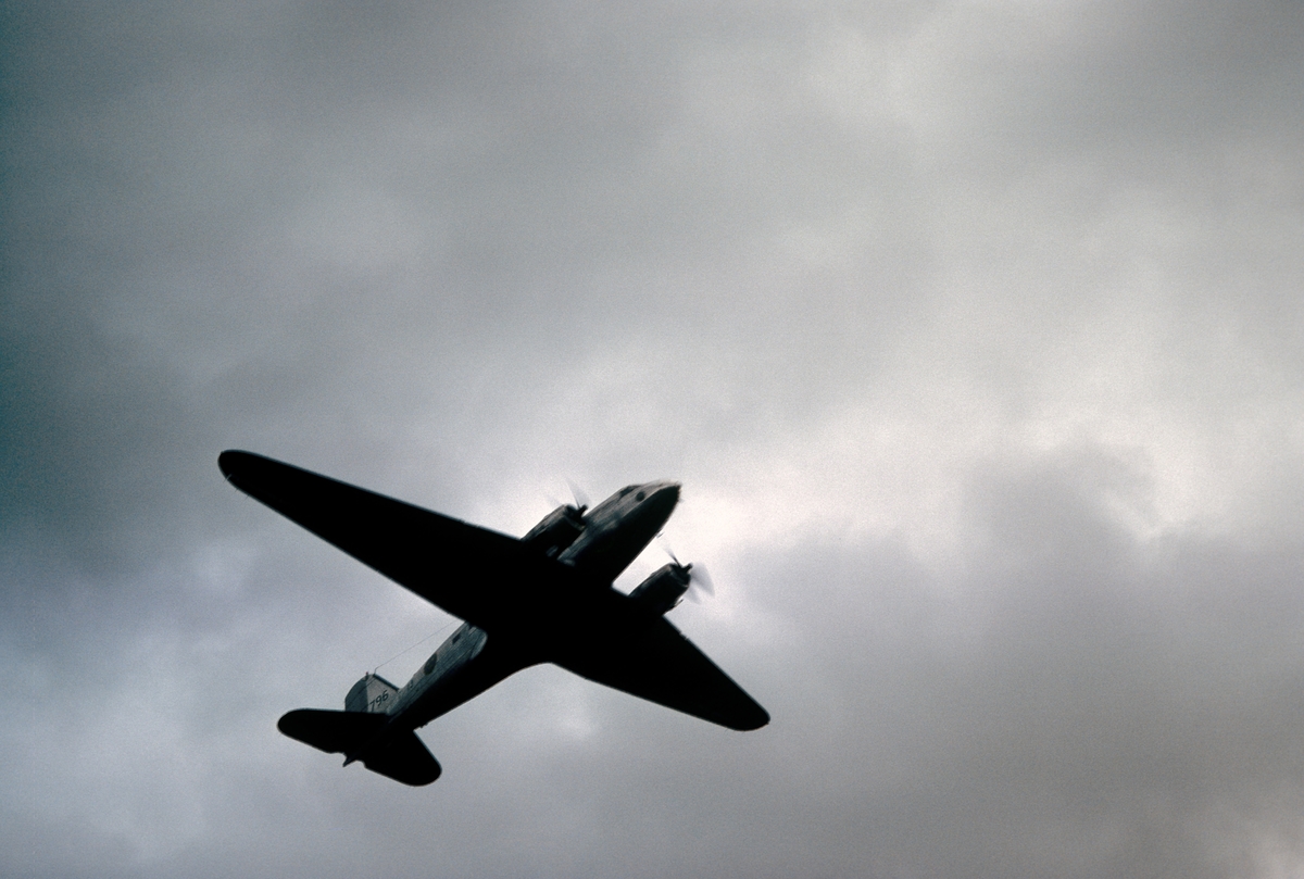 Flygvapnets alla sex flygplan TP 79 på Malmens flygfält den 8 september 1981. Flygplanen uppställda på fältet, vid uttaxning och start från flygfältet och flygande i luften. Serie om 20 bilder.