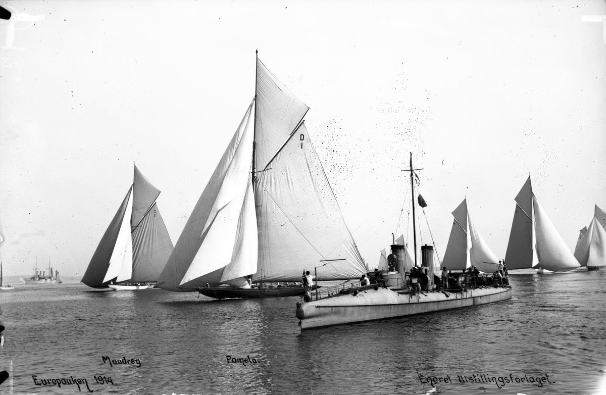 Seilbåter i regatta. 'Maudrey' og 'Pamela' under jubileumsregattaen i 1914