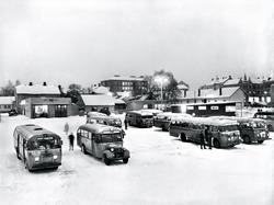 Busstorvet i Sarpsborg 1950-tallet, vinter og snø. Nedre tor