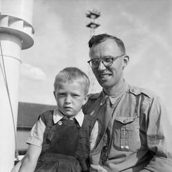 Speiderleder John Alræk og hans sønn, Per Alræk