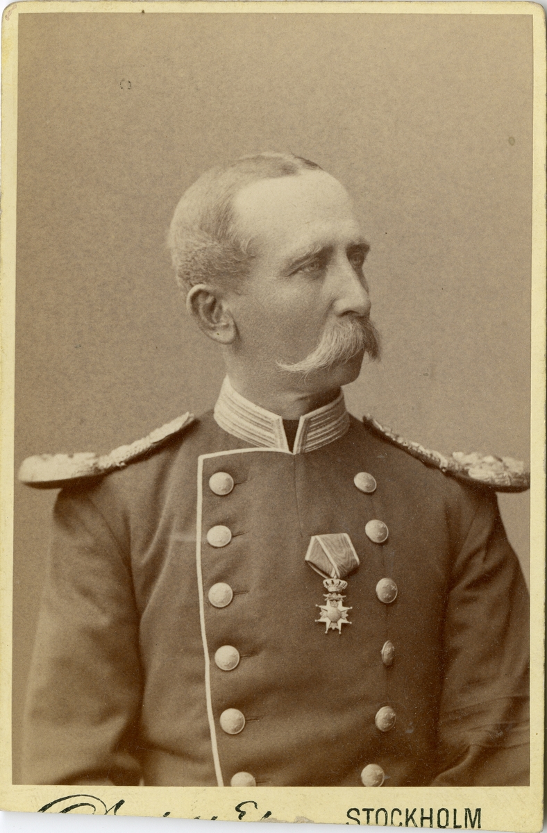 Porträtt av Georg Elieser Holmin, officer vid Livregementets grenadjärkår I 3.

Se även bild AMA.0007595, AMA.0009383 och AMA.0021886.