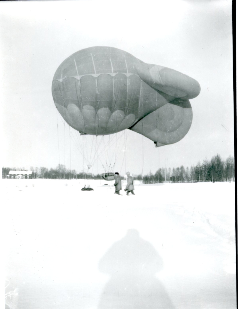 Fältballong m/1925 "Alto Basso" på fältet i Boden.