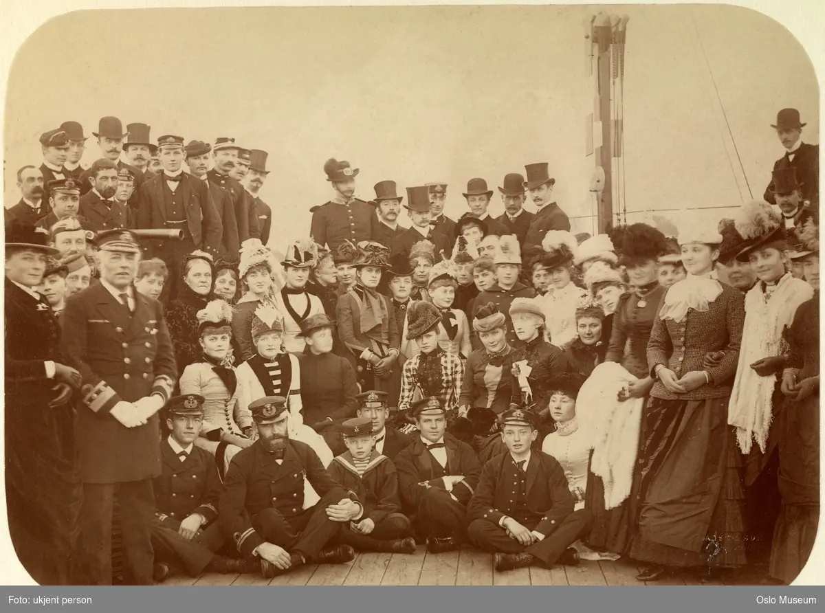 skipsdekk, britisk marinefartøy Agincourt, gruppe, ungdom, menn, uniformer, kvinner