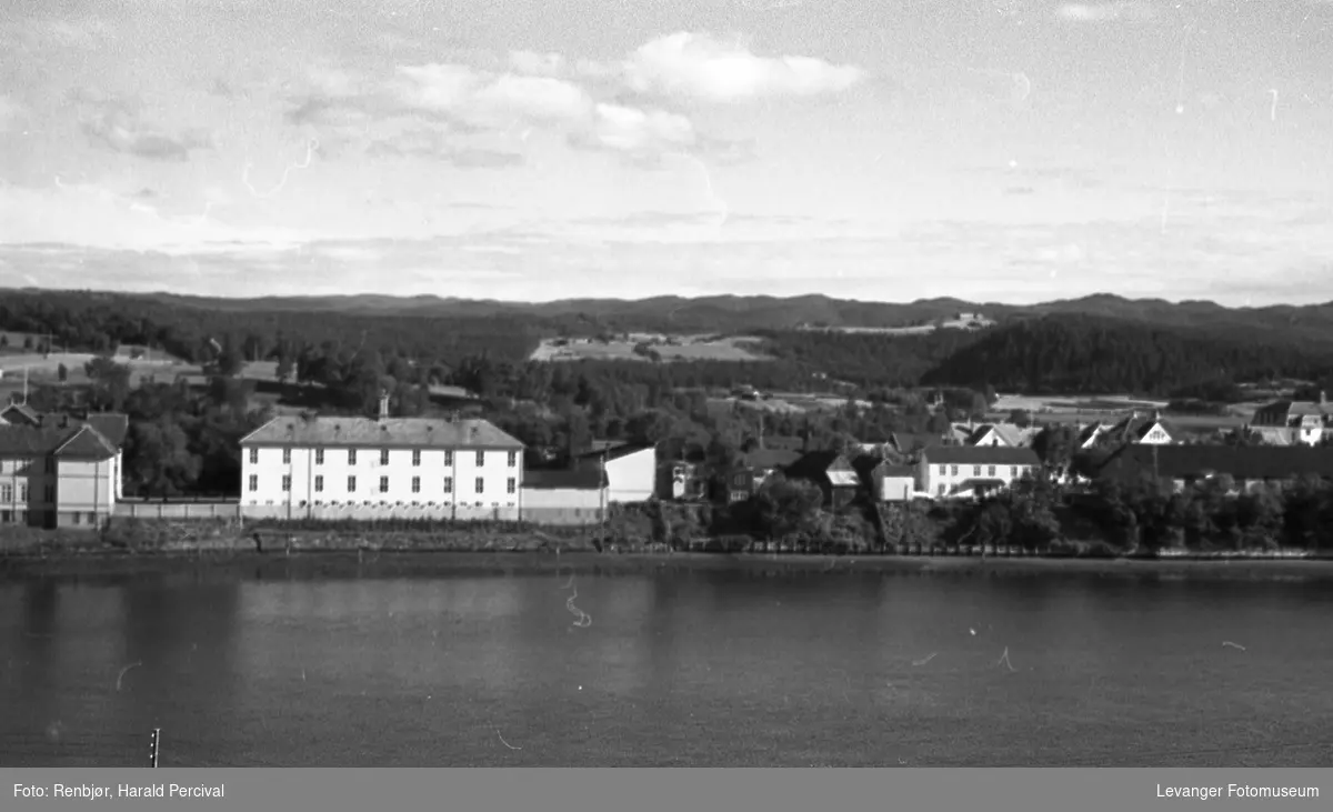 Fra Levangersundet, utsikt mot Byskolen.