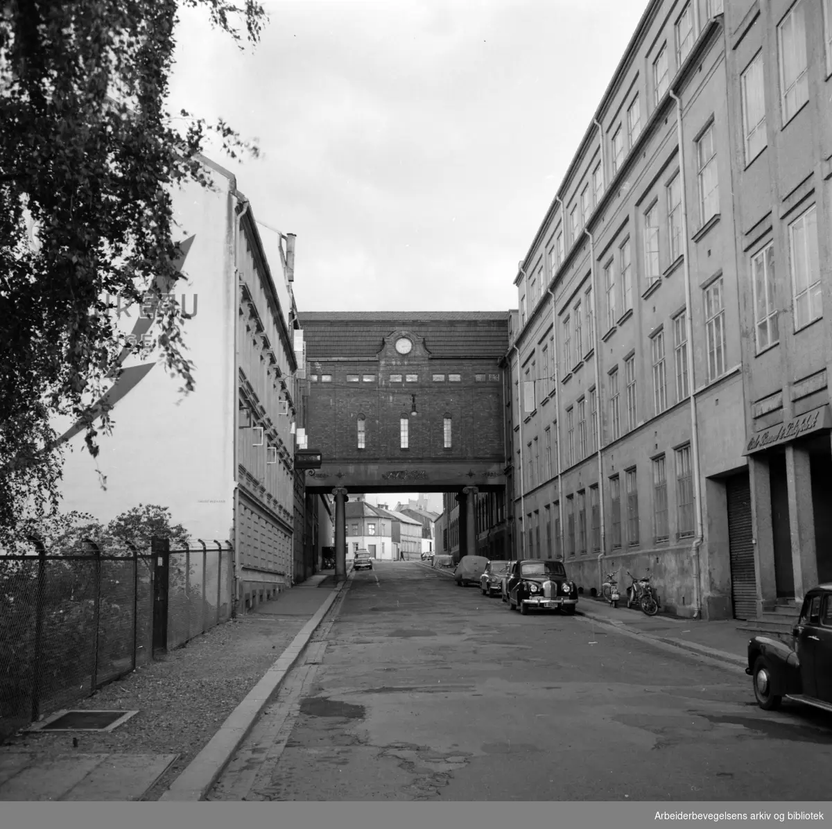 Freia a.s. skal kjøpe to gater, Verksgata og Teglverksgaten. Juni 1960
