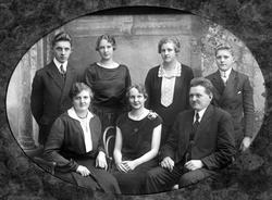 Familien Dybdahl hos fotografen - gårdbrukere, gården Rånås 