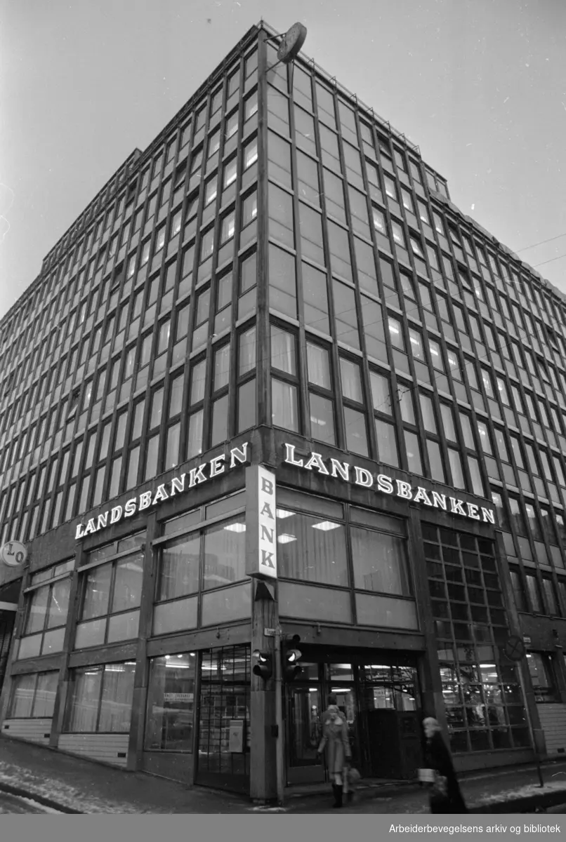 Landsbanken ved Youngstorget, desember 1968.