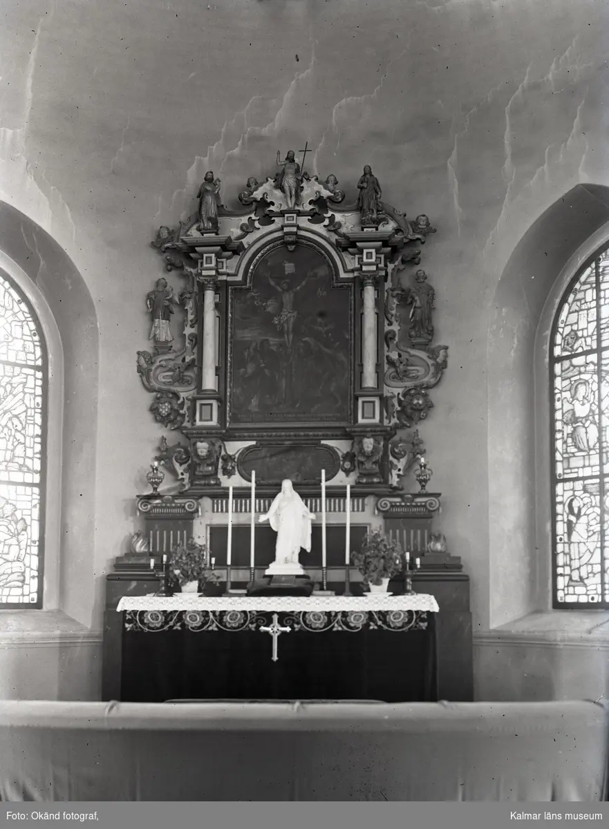 En altartavla i Åby kyrka.