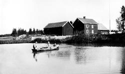 Prestegårdsdammen i Spydeberg med den gamle forpakterboligen