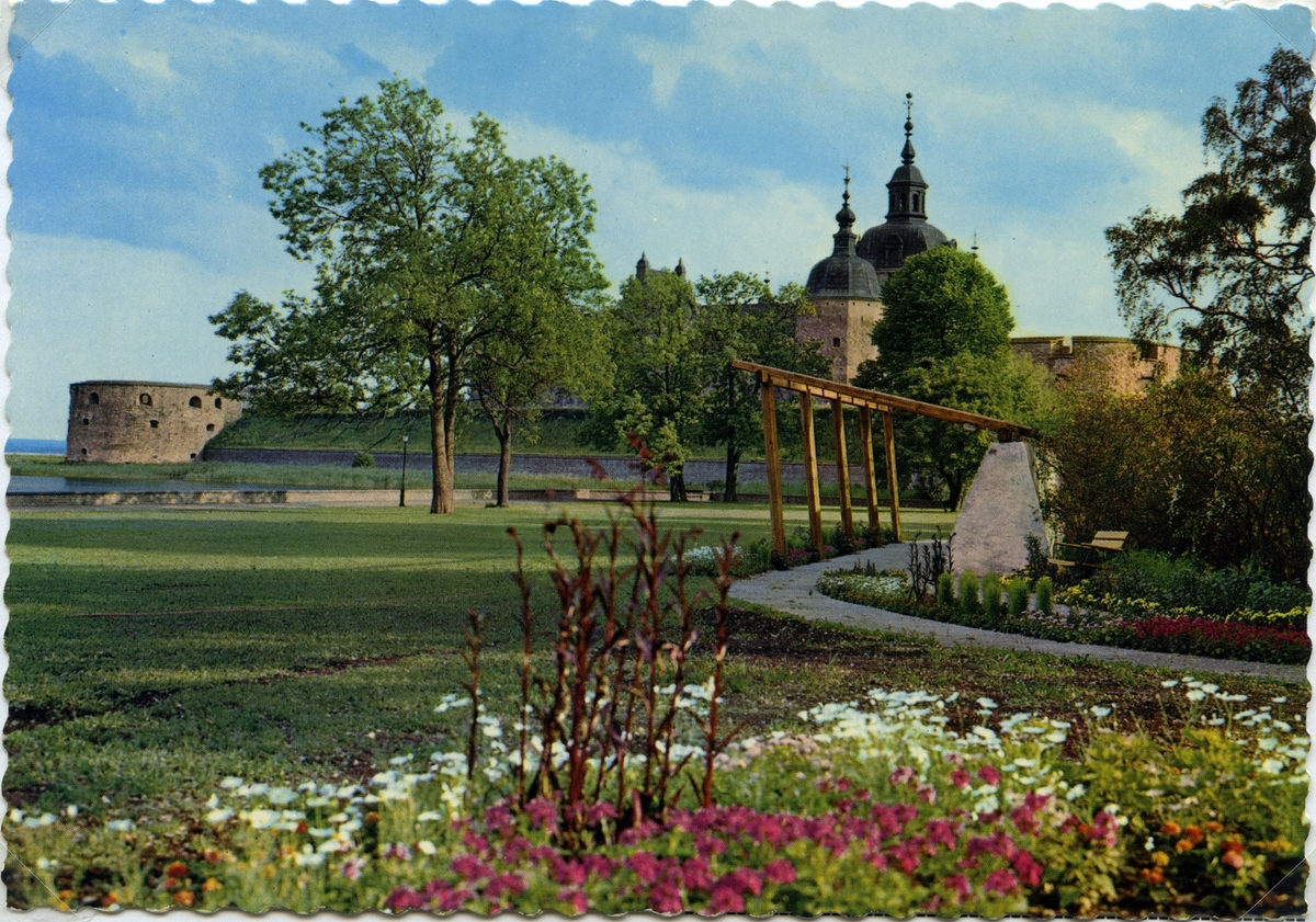 Kalmar slott utifrån stadsparken.