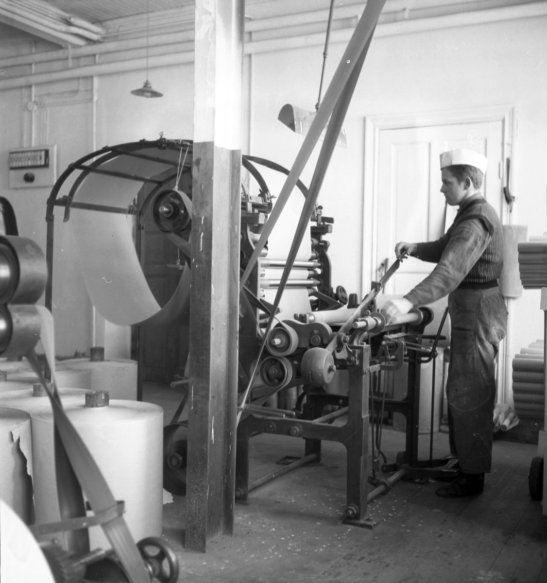 Durotapet AB. Interiör av fabriken. 1937

