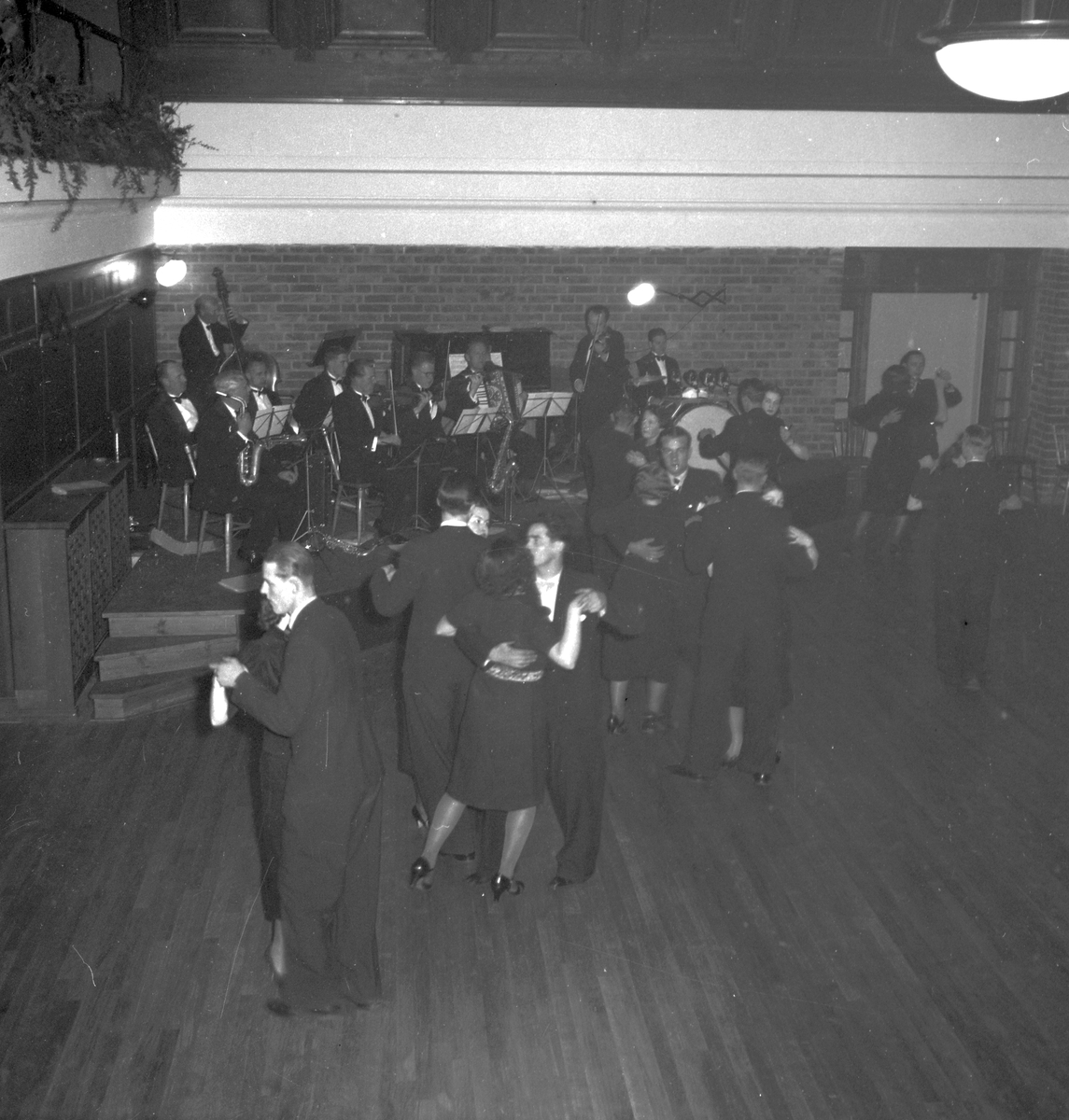 Häggbom. Dansen på Södra Station. 1937




