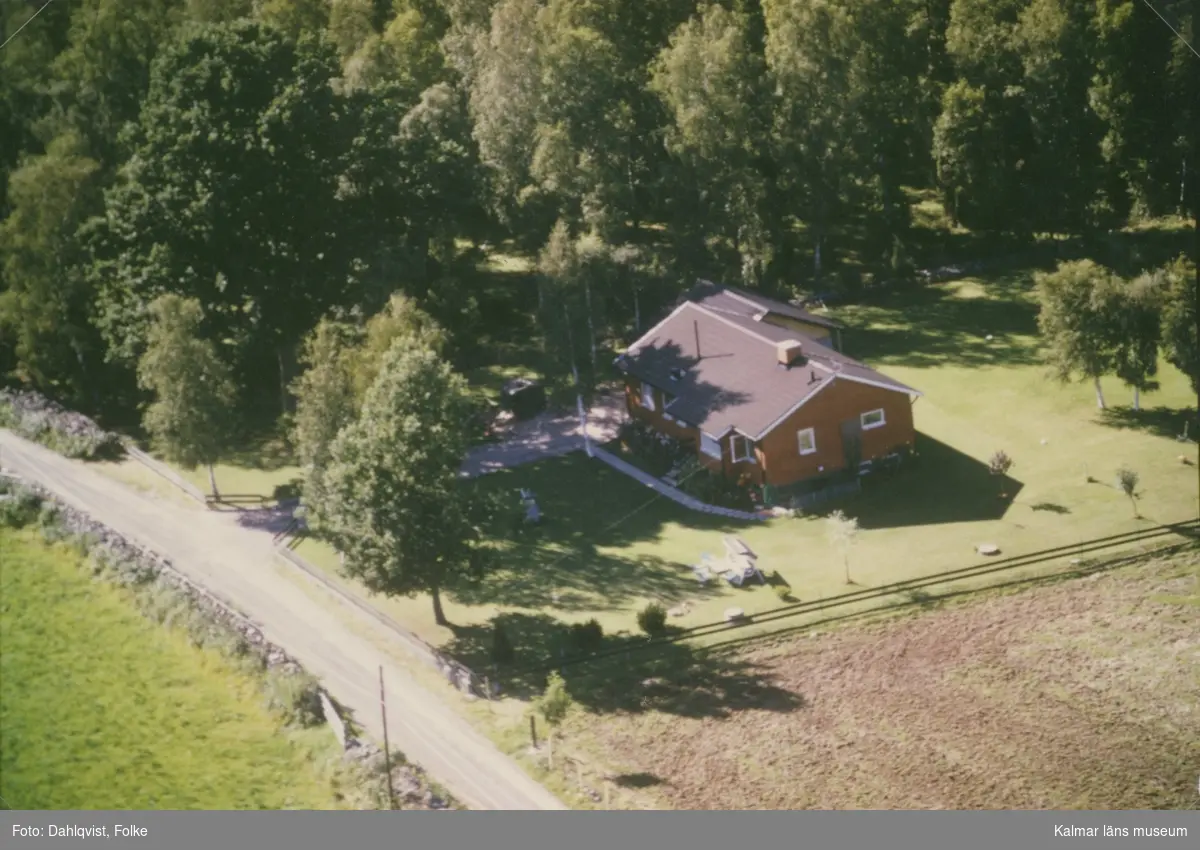 En villa med hammock i Sankt Sigfrids socken.
