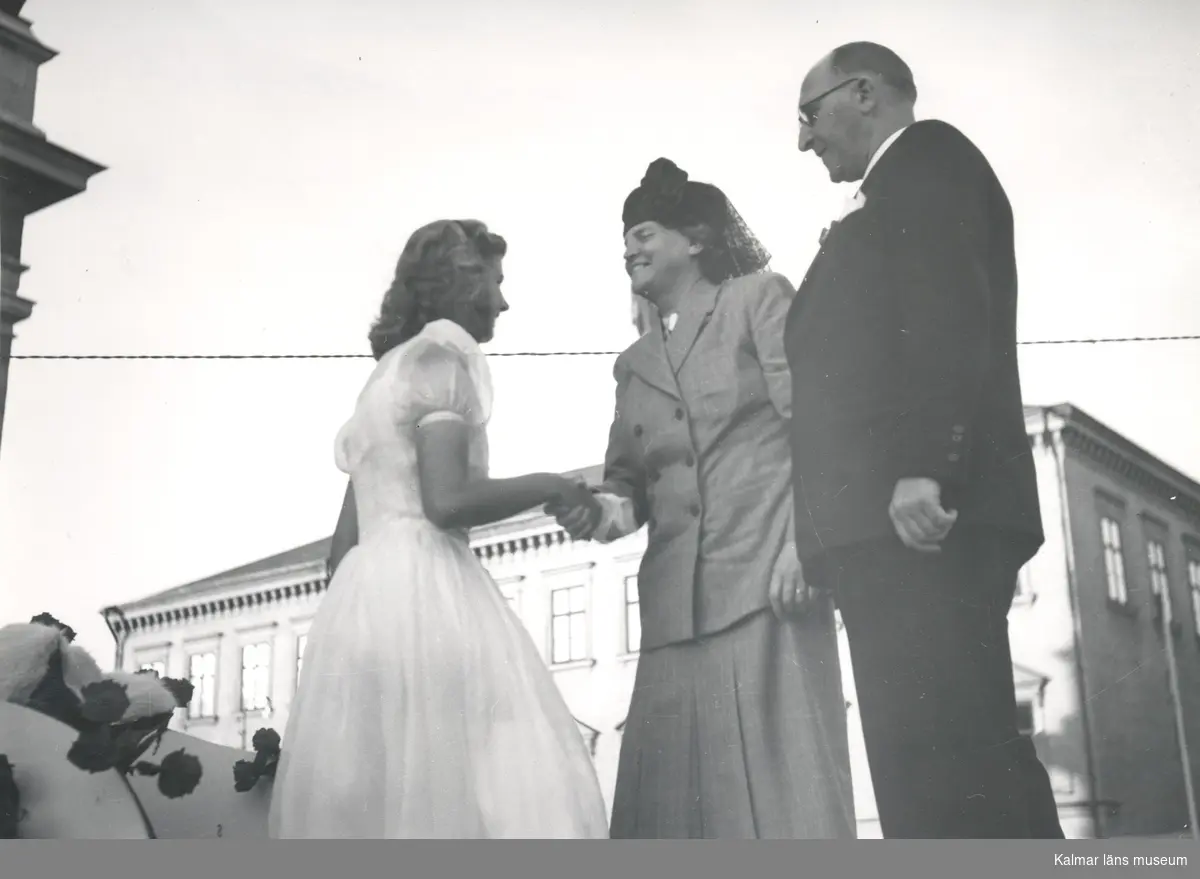 Bankdirektör Sjöberg med maka vid barnens dag i Kalmar 1950-talet.