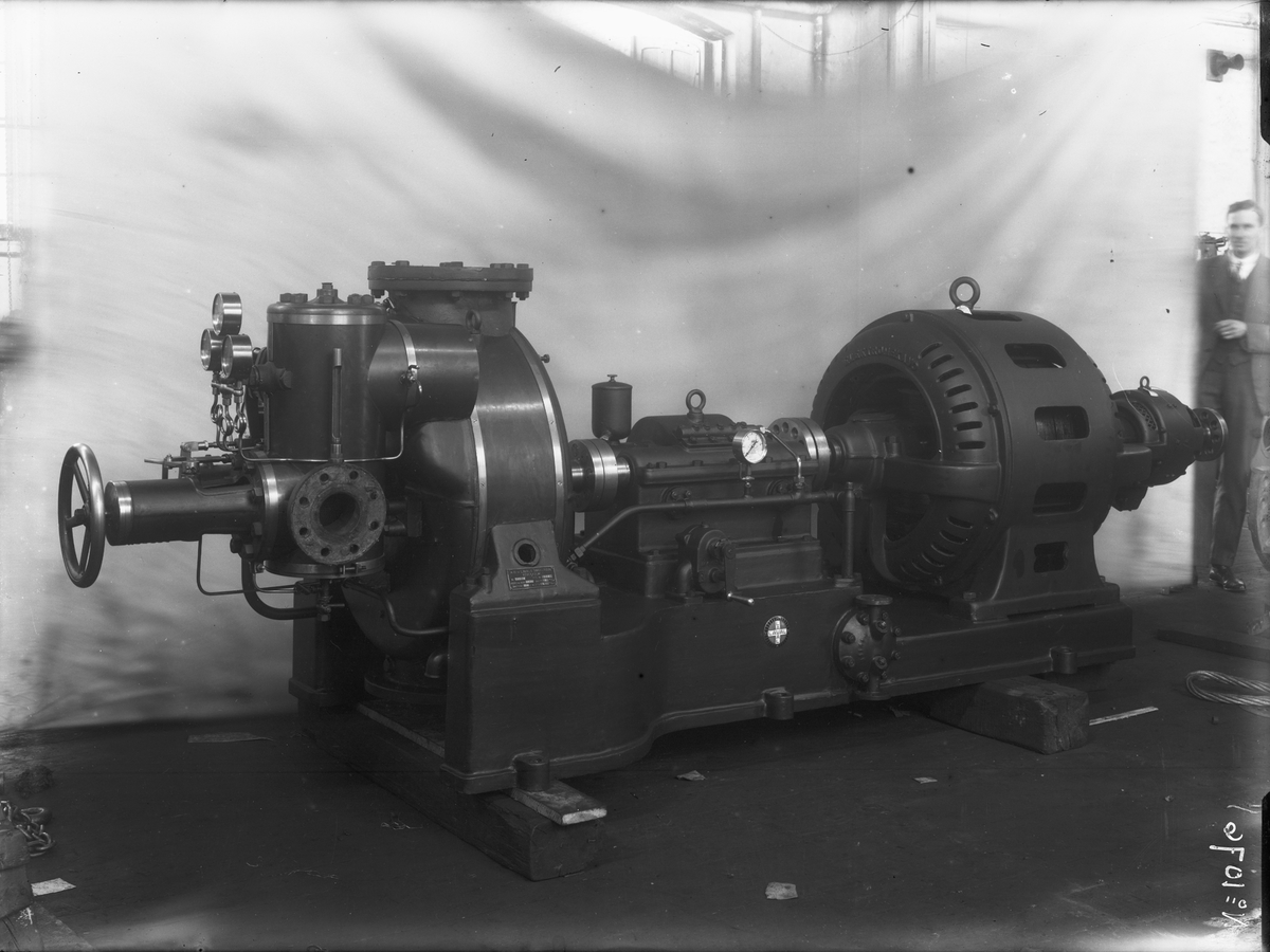 Ångturbin M1J L.O.4370 med växel V3G1 samt 250 Kva? generator från Elektromekano.
