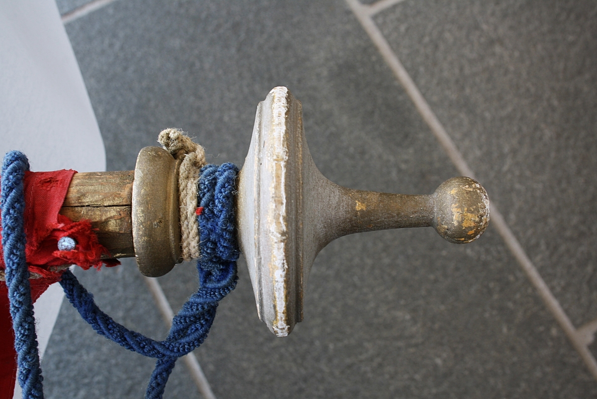 Flagg (norsk). Ganske falma, det er også forsterkingar i hjørna. Fra Den Norske Godtemplarorden på Tjeldstø.