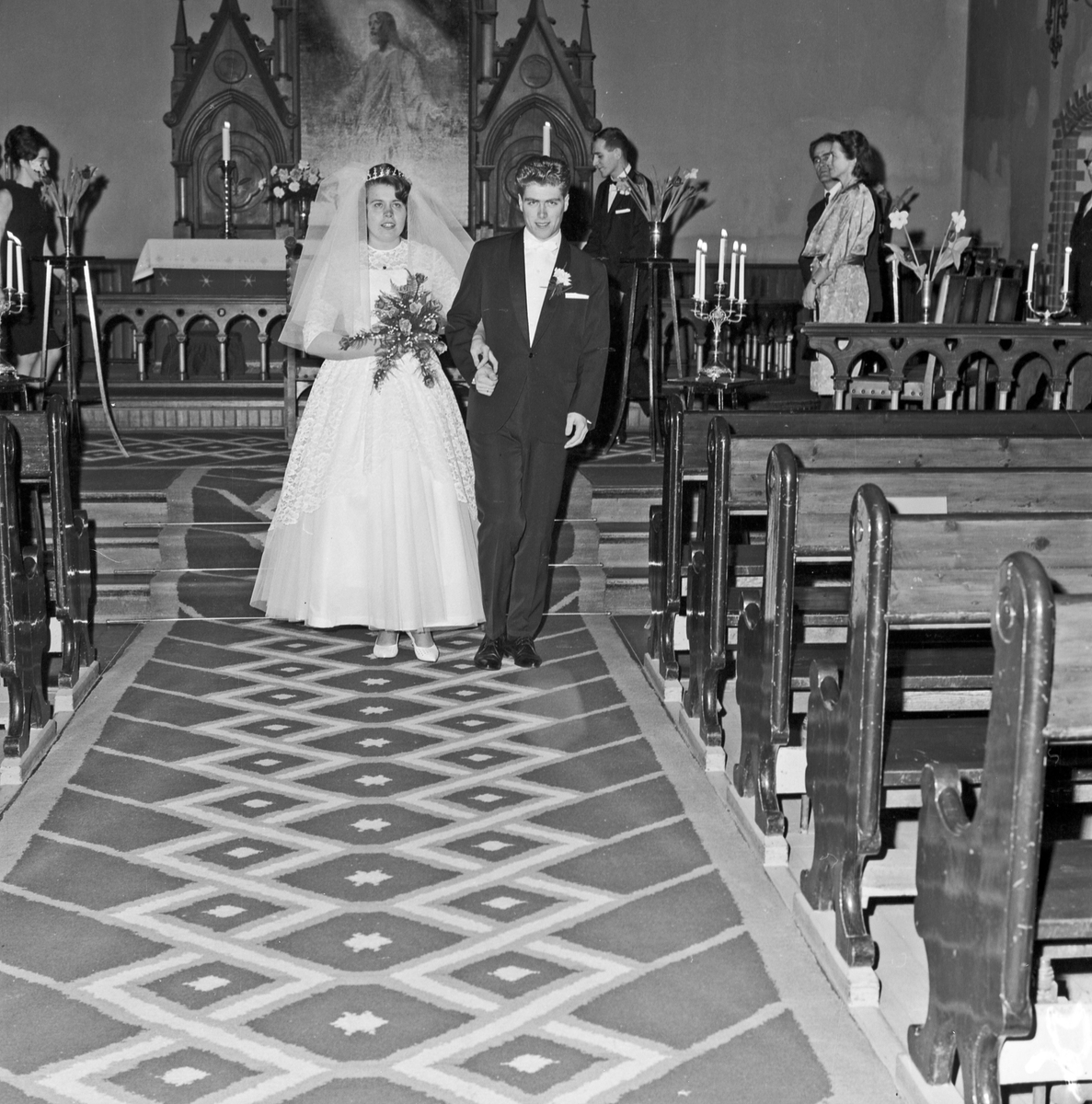 Bryllup. Presten og brudeparet. Før og etter bryllupet. - bestiller Ole Kobbeltvedt c/o Erl. Eike