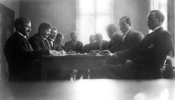 Møte i Skiptvet Ligningsnemnd ca. 1930. Fra venstre: H.Husen