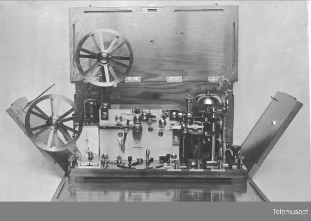 Telegrafapparat, feltapparat morsefeltstasjon. Sept 1914. Elektrisk Bureau.
