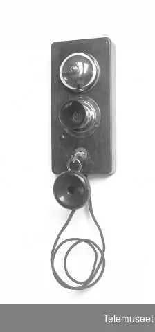 Telefonapparat, lokal, veggapparat i tre med fast mikrofon, klokke likestrøm. 19.3.1917. Elektrisk Bureau.