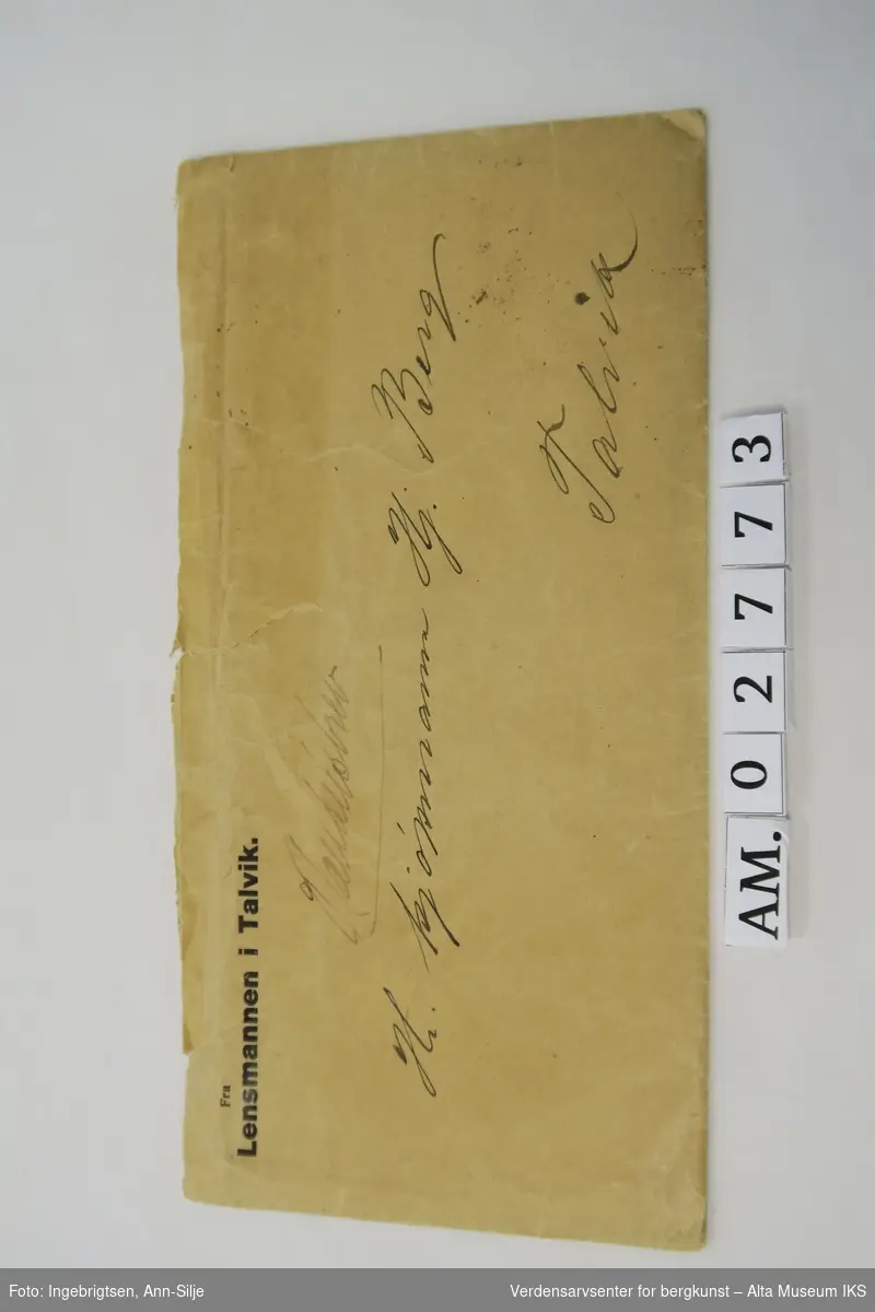 Form: 2 sammenstiftede folioark i original konvolutt
