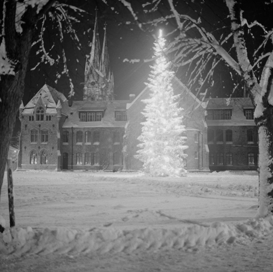 Skolan och kyrkan i juletid 1956.