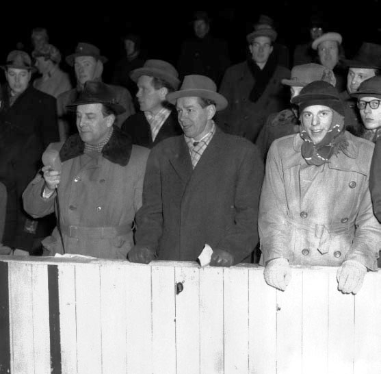 Skara. Ishockey: Invigning av Petersburgsbanan 1953.

Foto: Stig Rehn 5. (?).