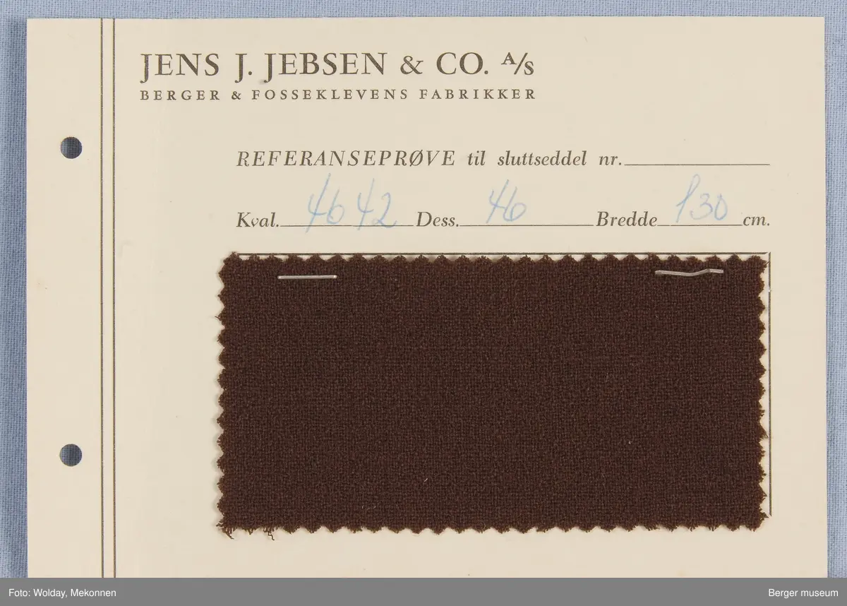 Mappe med 13 prøver.
Kjolestoff kamgarn.
Stykkfarget
Kvalitet: 4642
