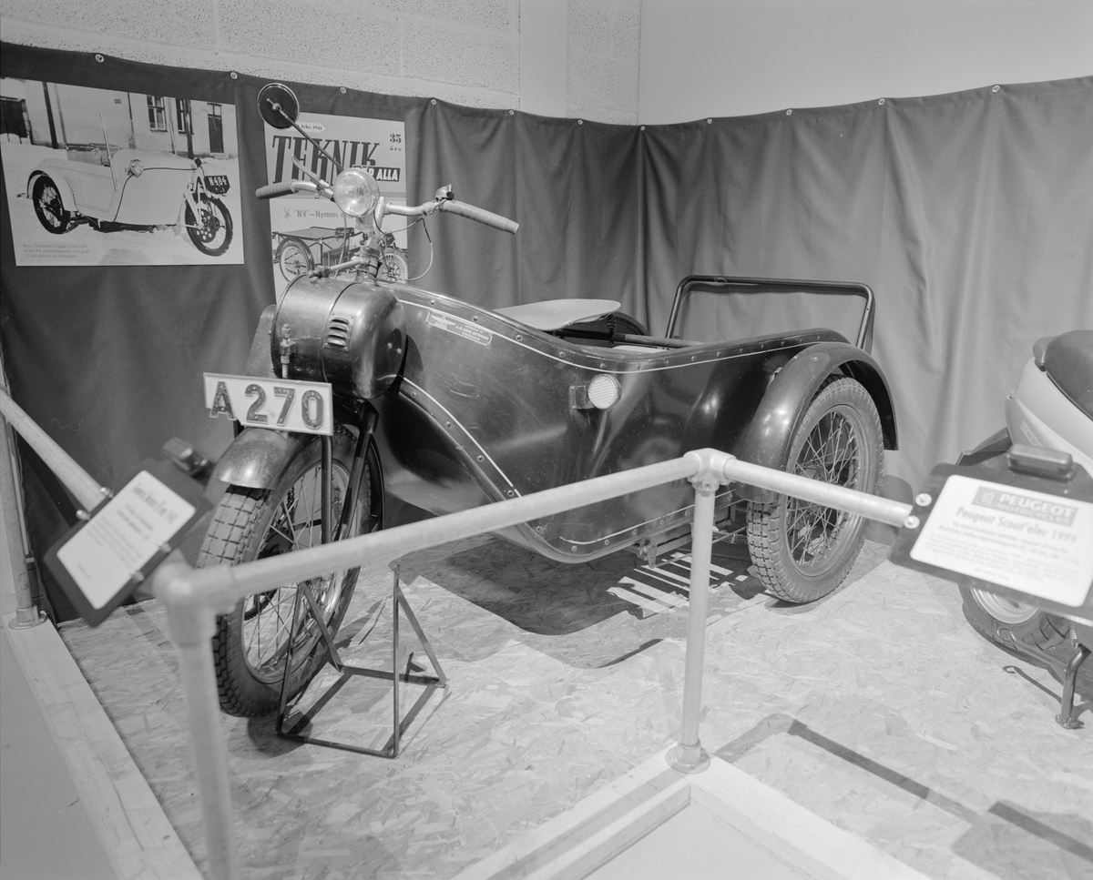Dokumentation av "Motorcykeln 100 år" i Wallenberghallen. GM Eltricykel årsmodell c:a 1942.