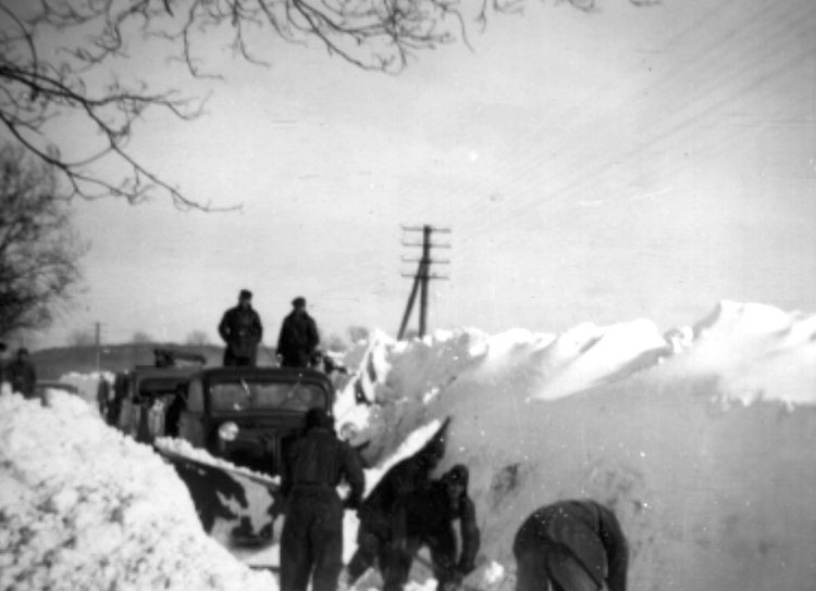 Snöröjning, långfredagen 1951 i Bolum.